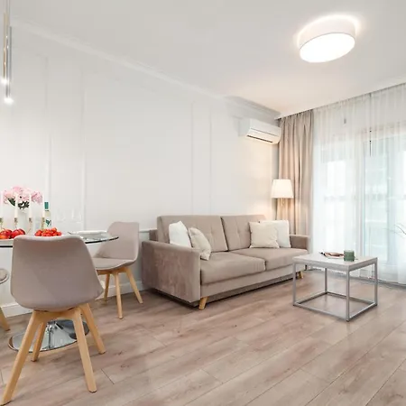 Close-urban Chic - Luxury For Up To 10 Guests In Mennica Residence, Center Warszawa